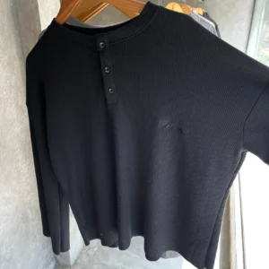 BLACK HENLEY WAFFLE